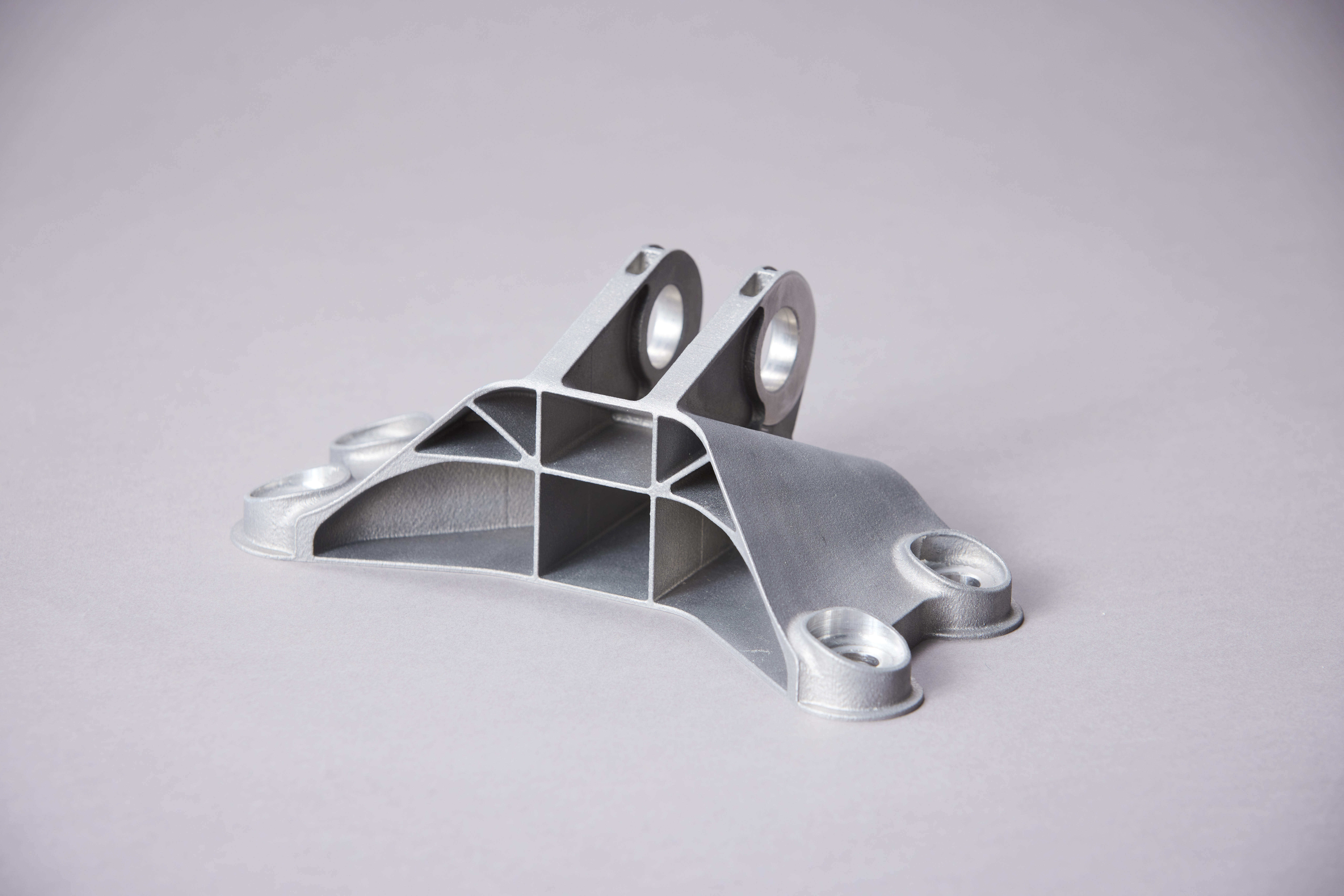 Prototype of an additively manufactured mounting bracket